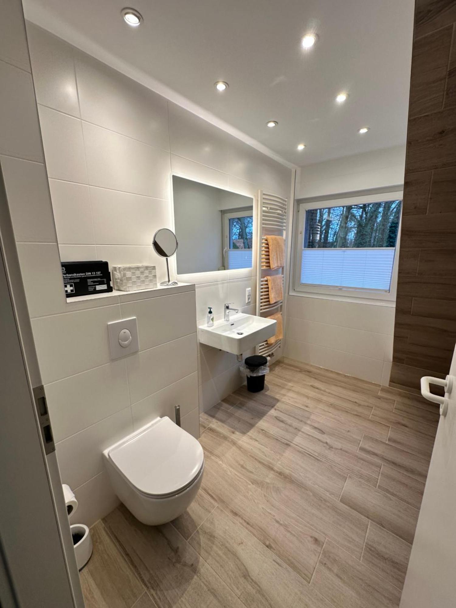 Zwei Ferienwohnungen Anker Max 5 Personen & Leuchtturm Max 4 Personen, Direkt In Steinhude Scheunenviertel, Balkon, Wlan , Privater Parkplatz, Wallbox Exterior foto